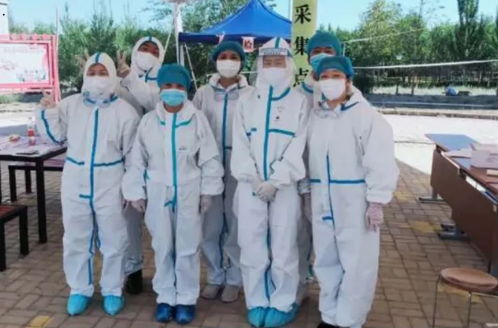 向白衣天使致敬！